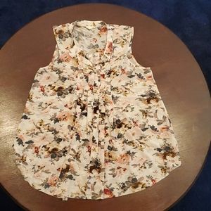 Flowy light sleeves top With flower pattern